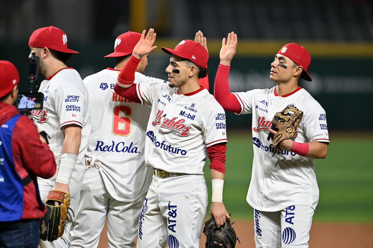 DIABLOS ASEGURA LA SERIE ANTE PIRATAS