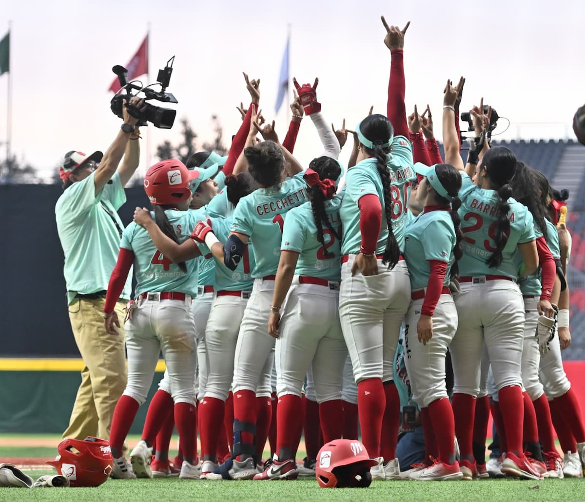 EQUIPO DIABLOS ROJOS FEMENIL LISTO PARA EL INICIO DE PREPARACIÓN PARA EL 2026