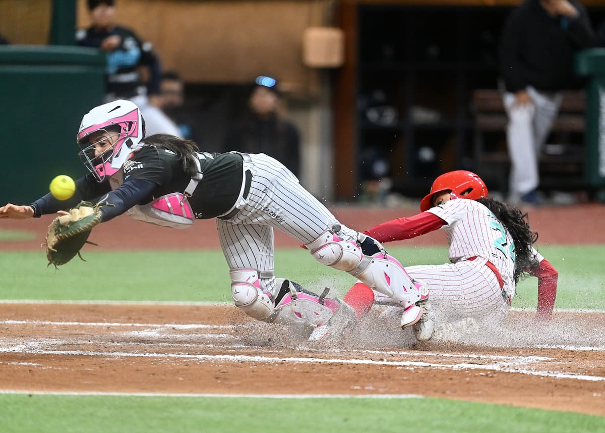 SULTANES GANA JUEGO 3 Y TOMA VENTAJA DE 2-1 EN LA SERIE DE LA REINA