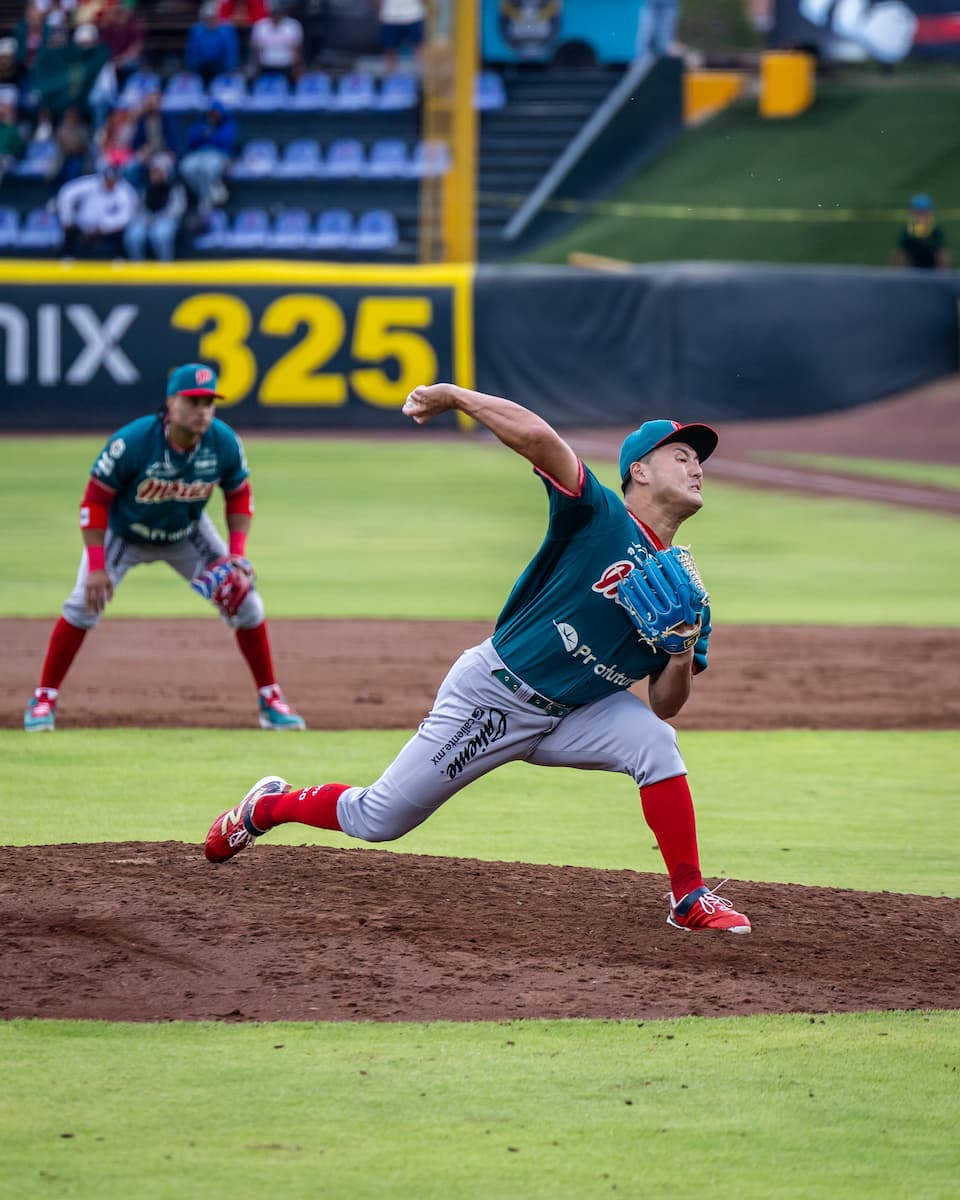 PERICOS SE LLEVA LA SERIE AL GANAR DUELO DOMINICAL
