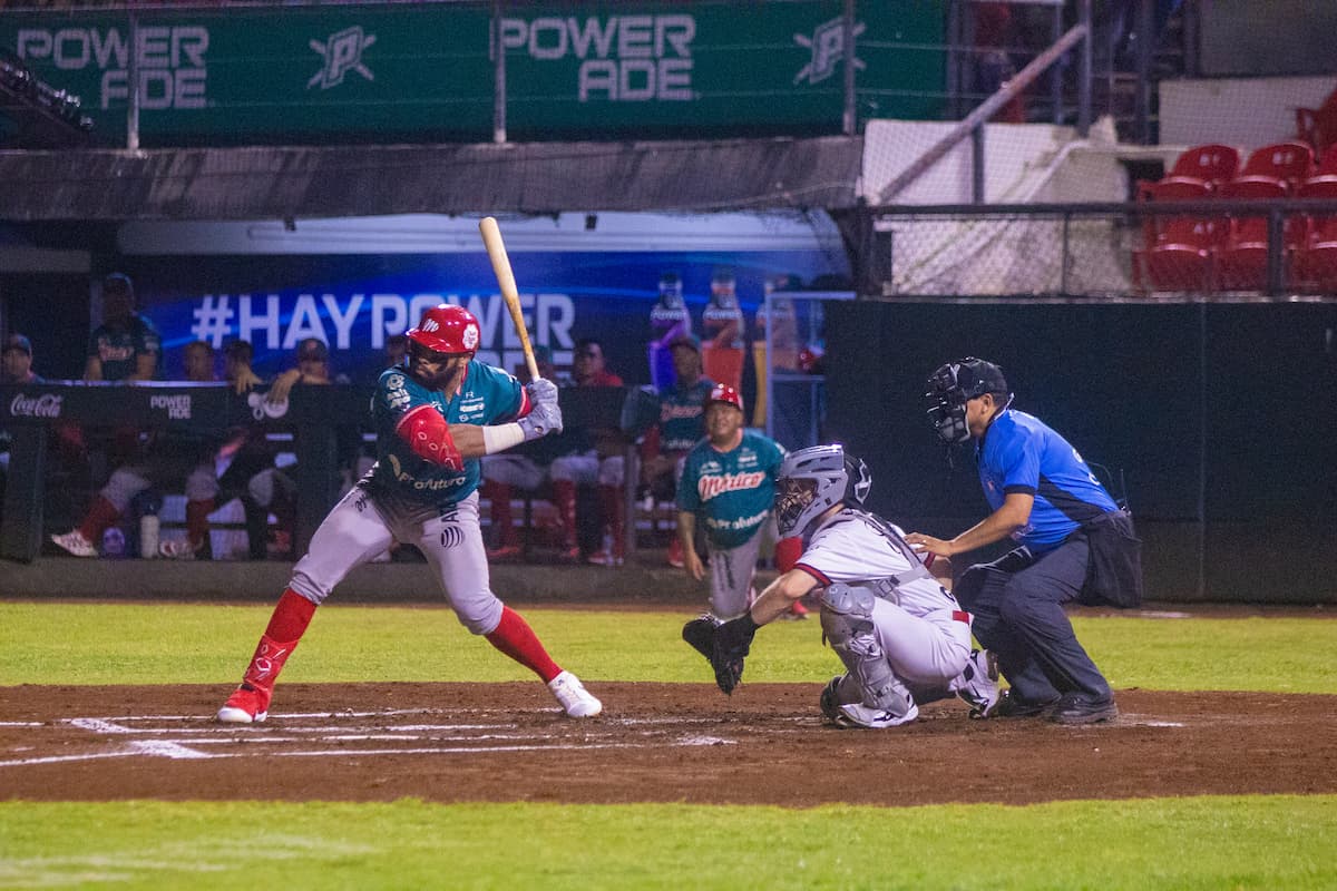 DIABLOS GANA SERIE CON NOCHE DE 3 HRS DE SINGLETON Y CON BLANQUEADA