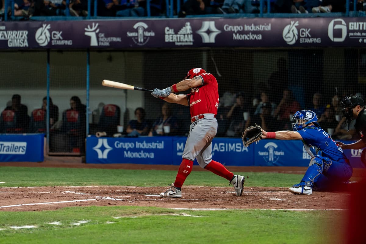 DIABLOS EMPATA LA SERIE COMBINANDO SÓLIDA NOCHE DE PITCHEO Y BATEO