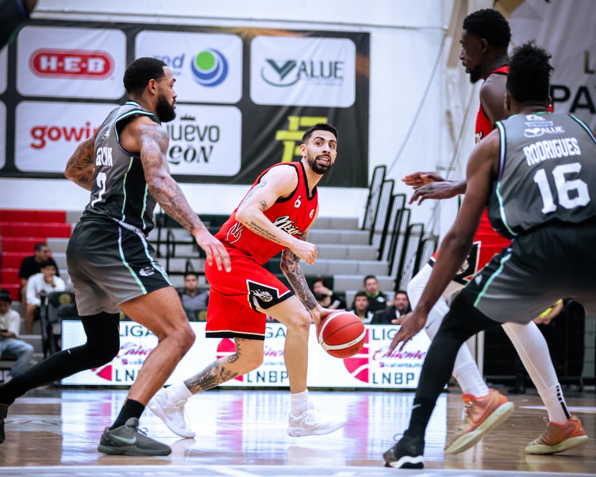 REGRESA SANTIAGO SCALA A DIABLOS ROJOS BASQUETBOL