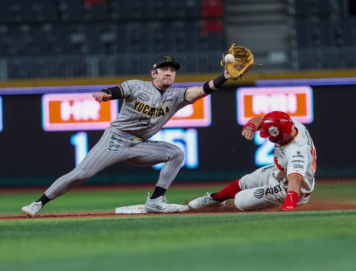 LEONES SE LLEVA EL PRIMER JUEGO EN DUELO DE PITCHEO