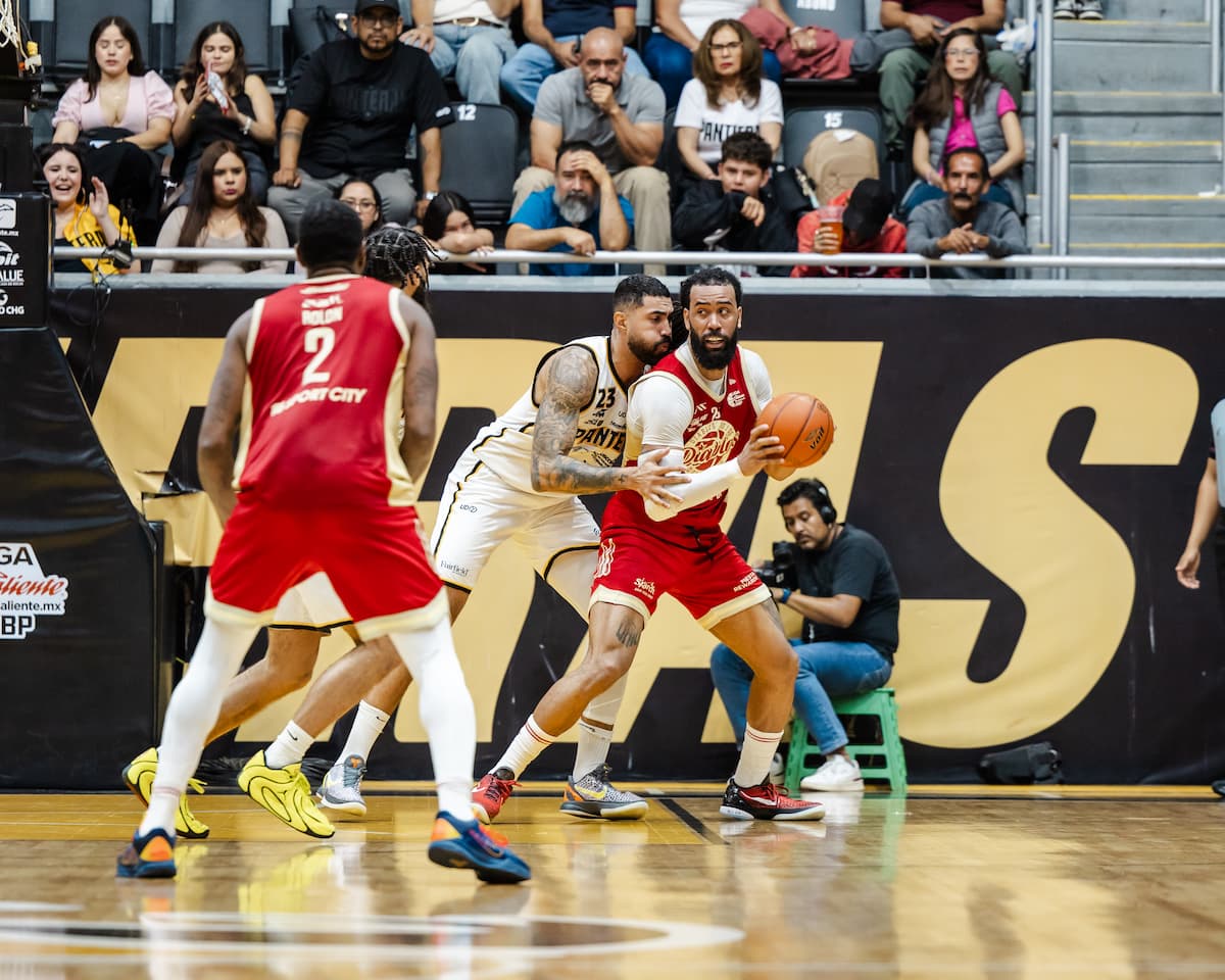 PANTERAS SE LLEVA EL PRIMER JUEGO VINIENDO DE ATRÁS